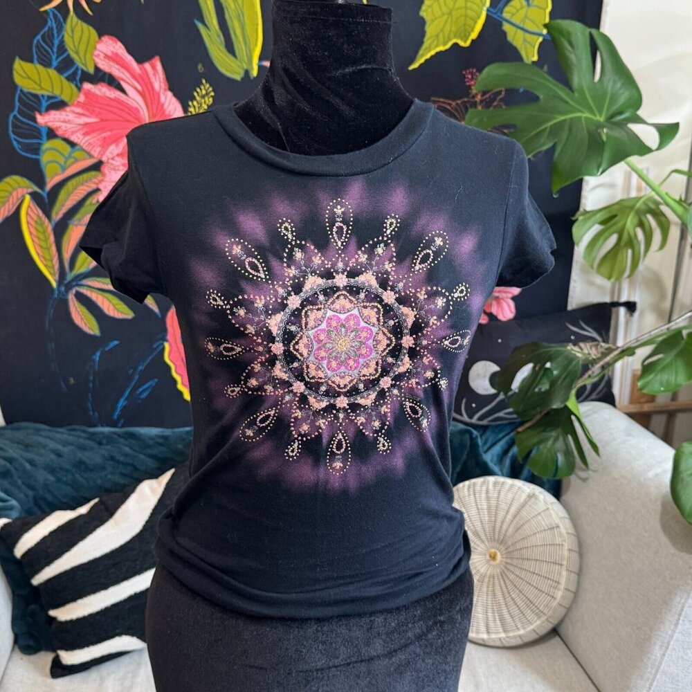 Fang Mandala with Sparkle T-Shirt, 100% Cotton, Black, Juniors Medium
